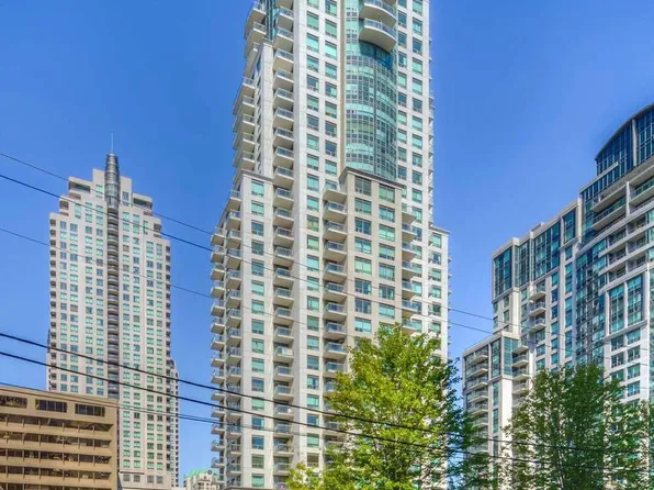 21 Hillcrest Ave #305, Toronto, ON M2N 7K2