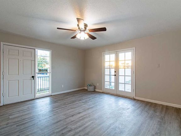 2nd image of 2050 E 25th Pl