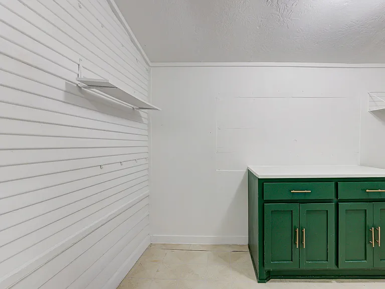 311 S Flood Ave — Photo 24