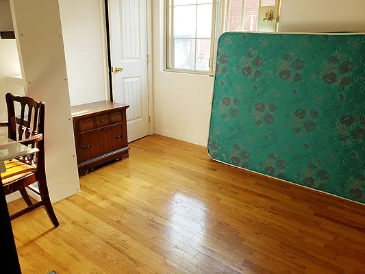 Rented by E Realty International Corp | media 25