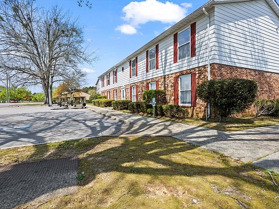 2nd image of 1010 Carriage Dr APT D