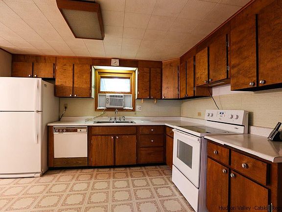 3rd image of 18 Orchard Ln