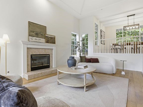 3rd image of 11 Red Oak Court