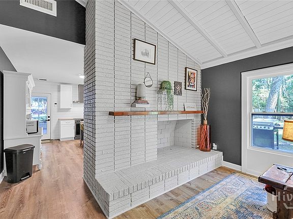 4th image of 1521 Forsyth Road