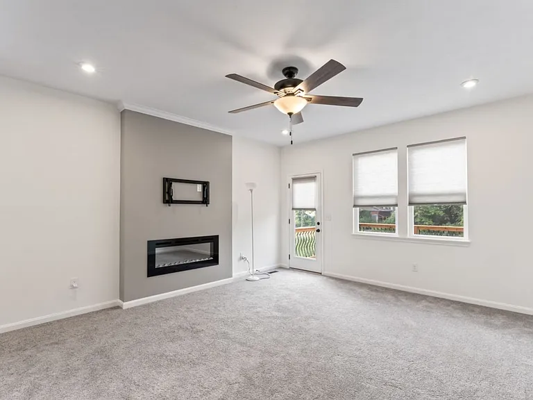 10046 Windcrest Farms Ln — Photo 11
