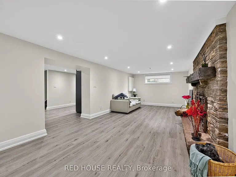 70 Beaverbrook Ave #BASEMENT — Photo 10