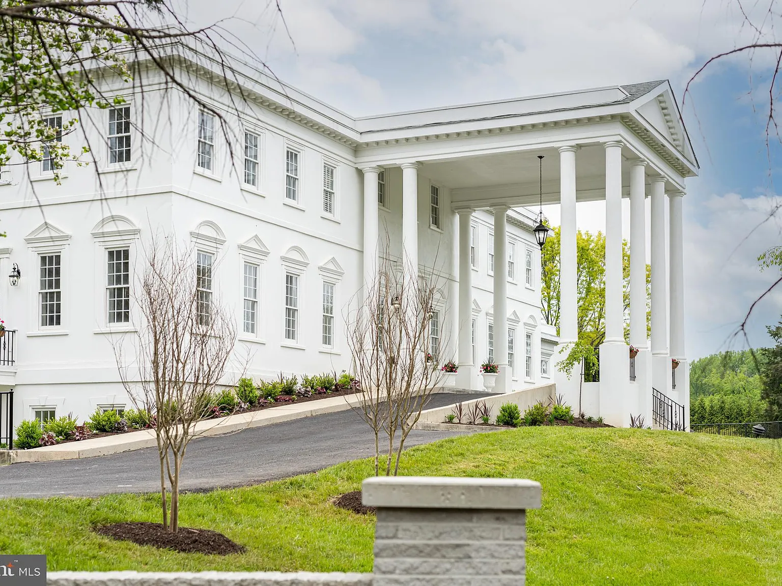 7 bed, 9.0 bath, 12664 sqft, $26,500 — Photo 3