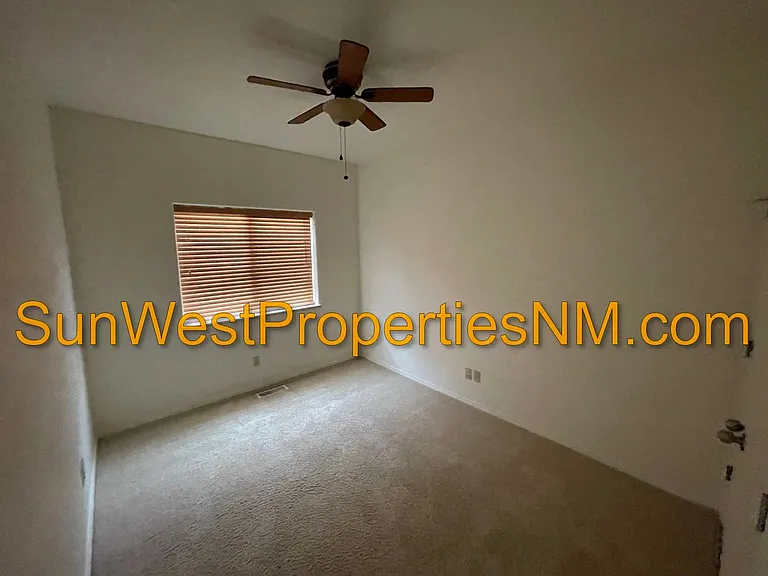 553 E Zia St — Photo 7