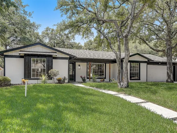 700 Kentwood Cir, Bedford, TX 76021