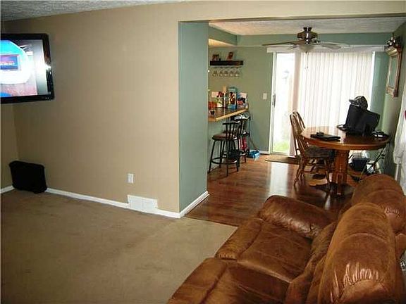 3rd image of 162 Greenway Blvd