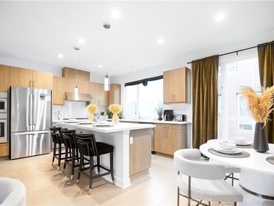 1145 W Alma Ln, Los Angeles, CA, 90038