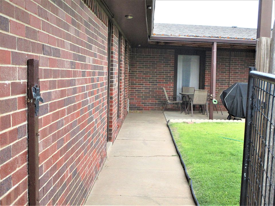 1st image of 1145 E Harvester Ave