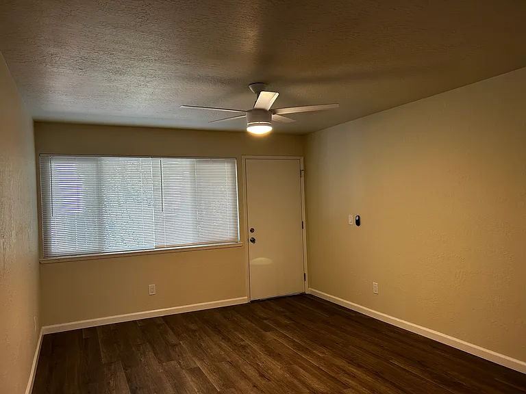 646 Grand Fir Ave #4-FIR — Photo 7
