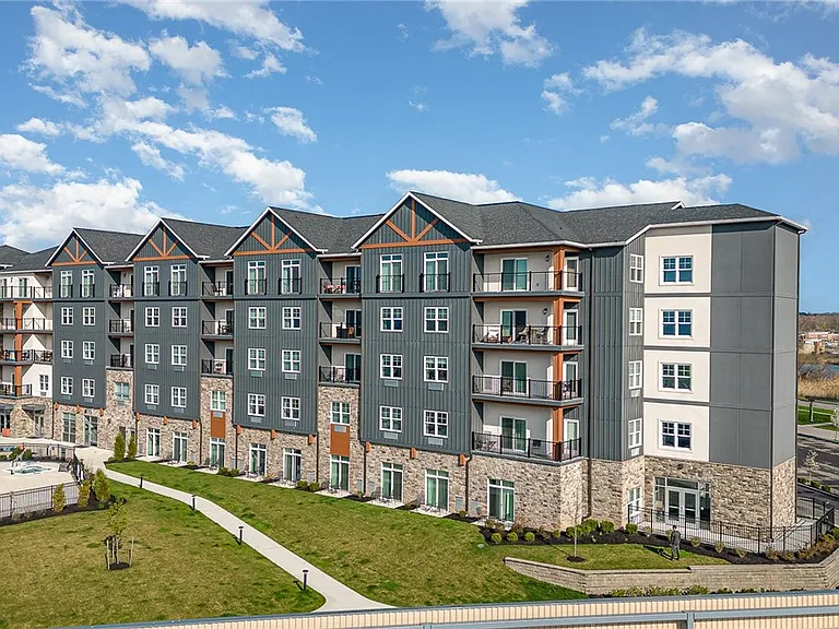 205 Lakeshore Dr #403 — Photo 1