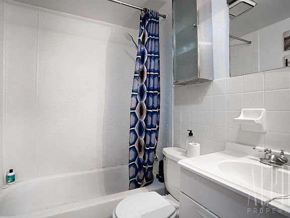 5th image of 311 E 105th St #43