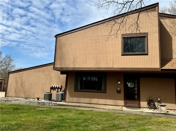 26637 Lake Of The Falls Blvd, Olmsted Falls, OH 44138