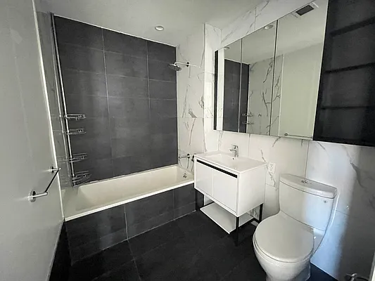 Rented by Tapiro Realty | media 59