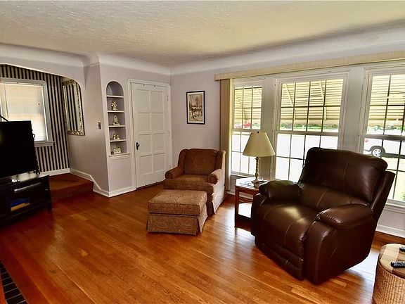 2nd image of 15328 Edolyn Ave