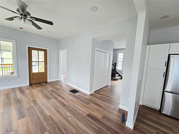 2nd image of 30 Evans St