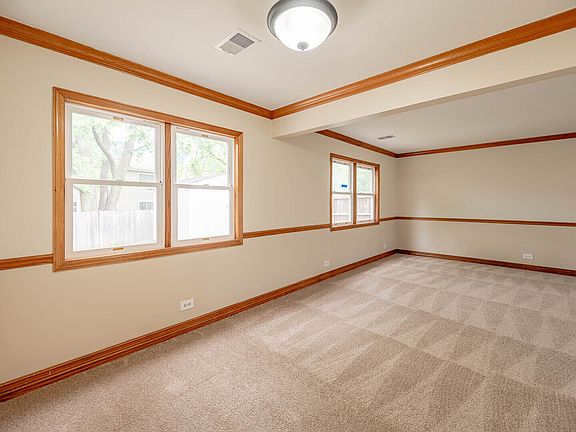 4th image of 930 W Bryn Mawr Ave
