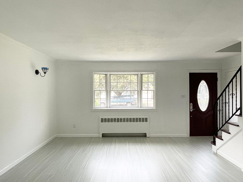 1st image of 2377 8th St