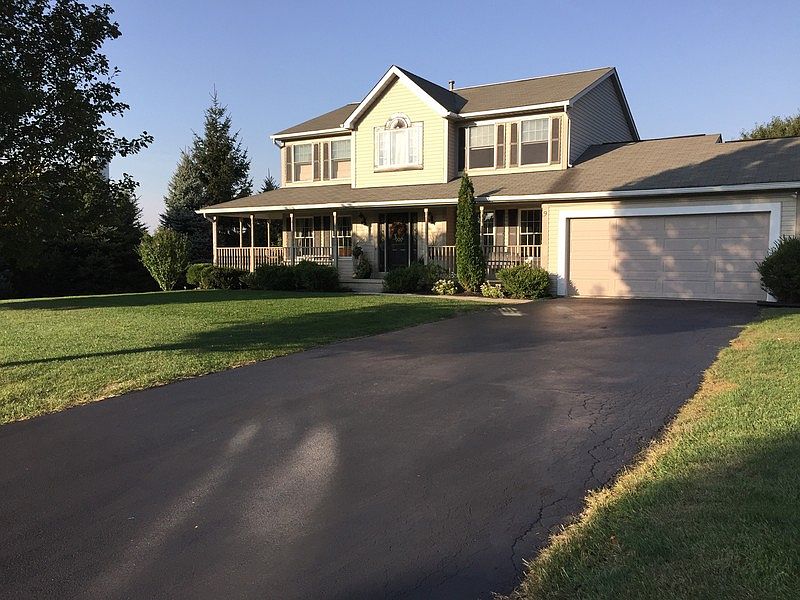 Beautiful curb appeal
						:
						Beautiful landscaping in front and backyard