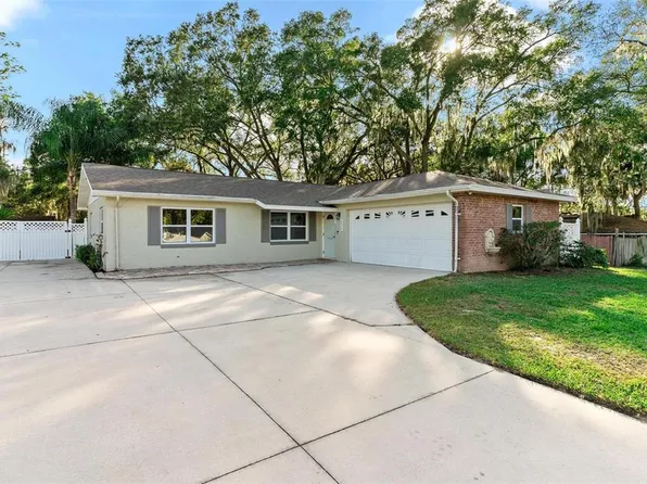 2044 Melanie St, Fruitland Park, FL 34731