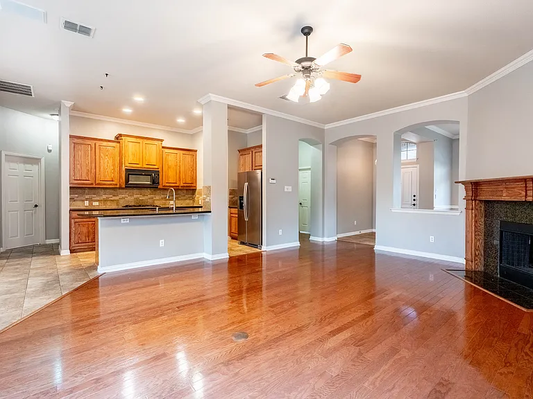 935 Panther Ln — Photo 8