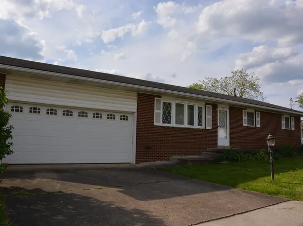 42 Lunsford St, Weston, WV 26452