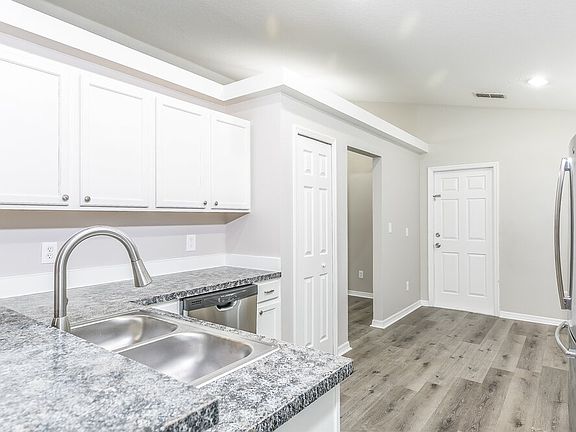 4th image of 3027 Eagle Crossing Dr