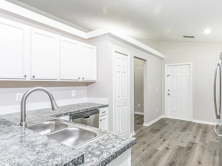 3027 Eagle Crossing Dr — Photo 4