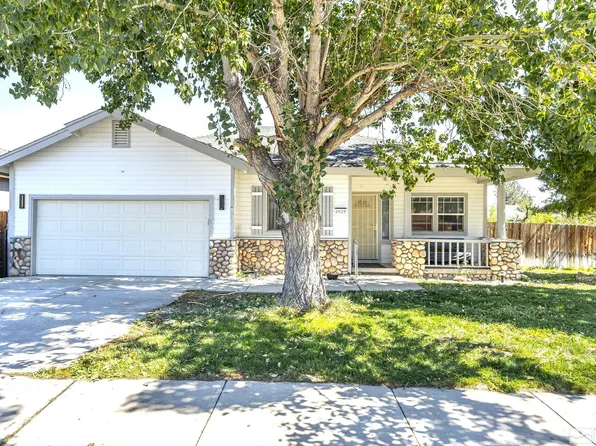 2029 S Mackenzie Cir, Sparks, NV 89431