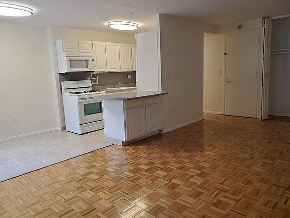 2nd image of 69 Thatcher St #21