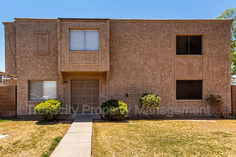 3 bed, 1.0 bath, 932 sqft, $1,495 — Photo 2