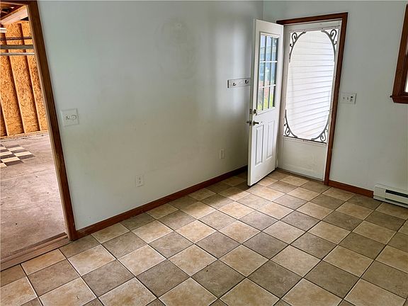 4th image of 154 Canal Rd