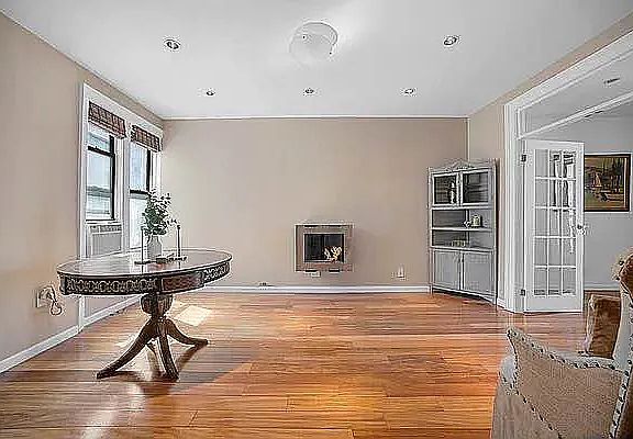 3rd image of 1210 Evergreen Ave APT 4