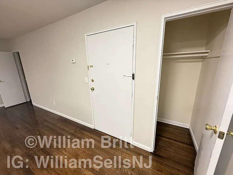 223 50th St #1A — Photo 17