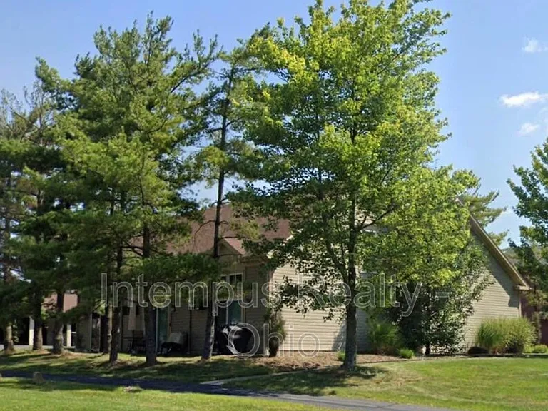 794 Kentwood Dr #2 — Photo 1