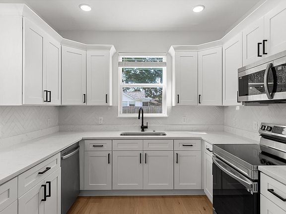 3rd image of 1603 Barry Rd