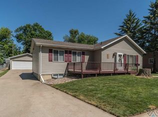 800 S Blaine Ave, Sioux Falls, SD 57103