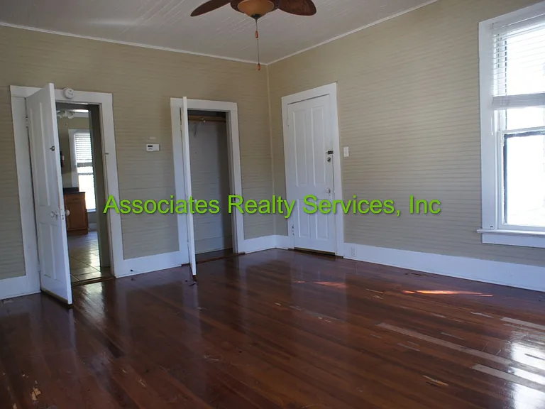 115 NE 9th St — Photo 7