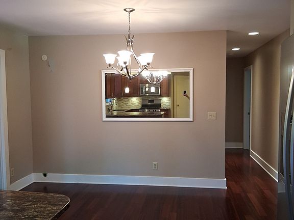 4th image of 210 Elm St