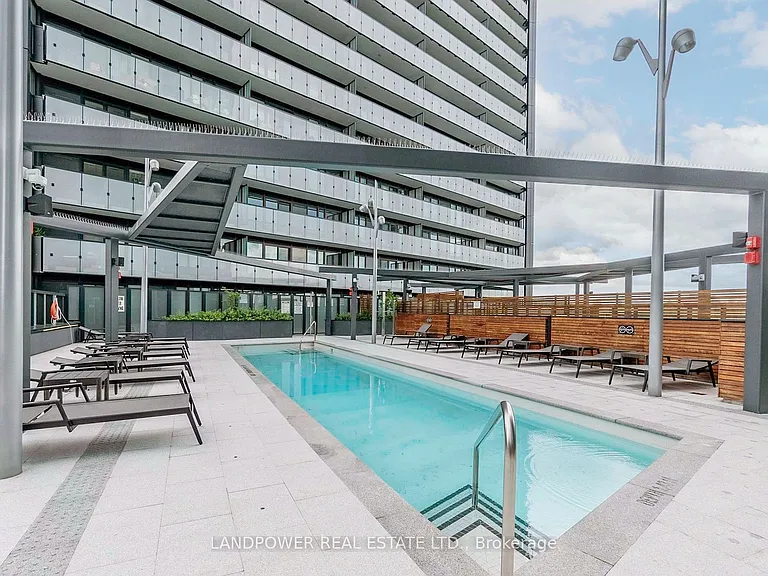 585 Bloor St E #415 — Photo 15