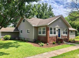 208 W Anderson St, Wolcott, IN 47995