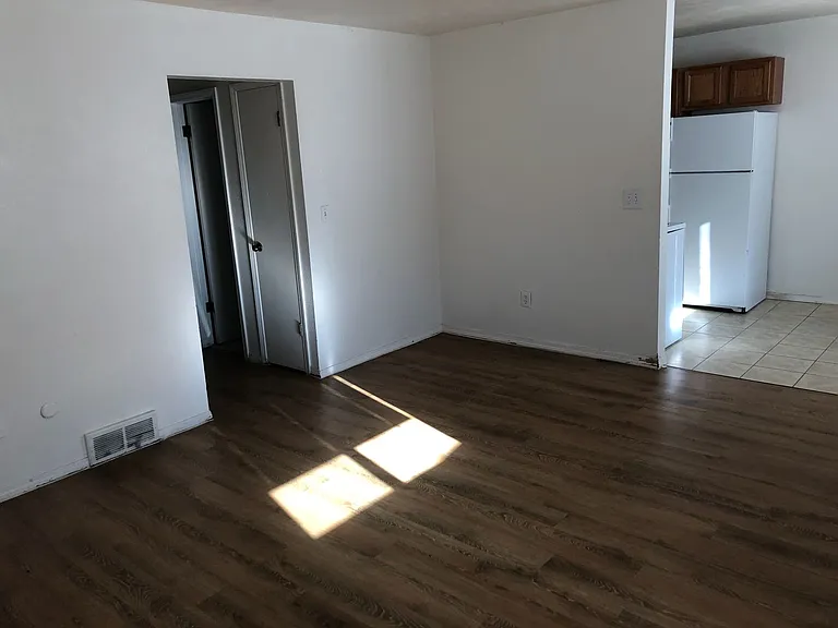518 22nd St #8 — Photo 8