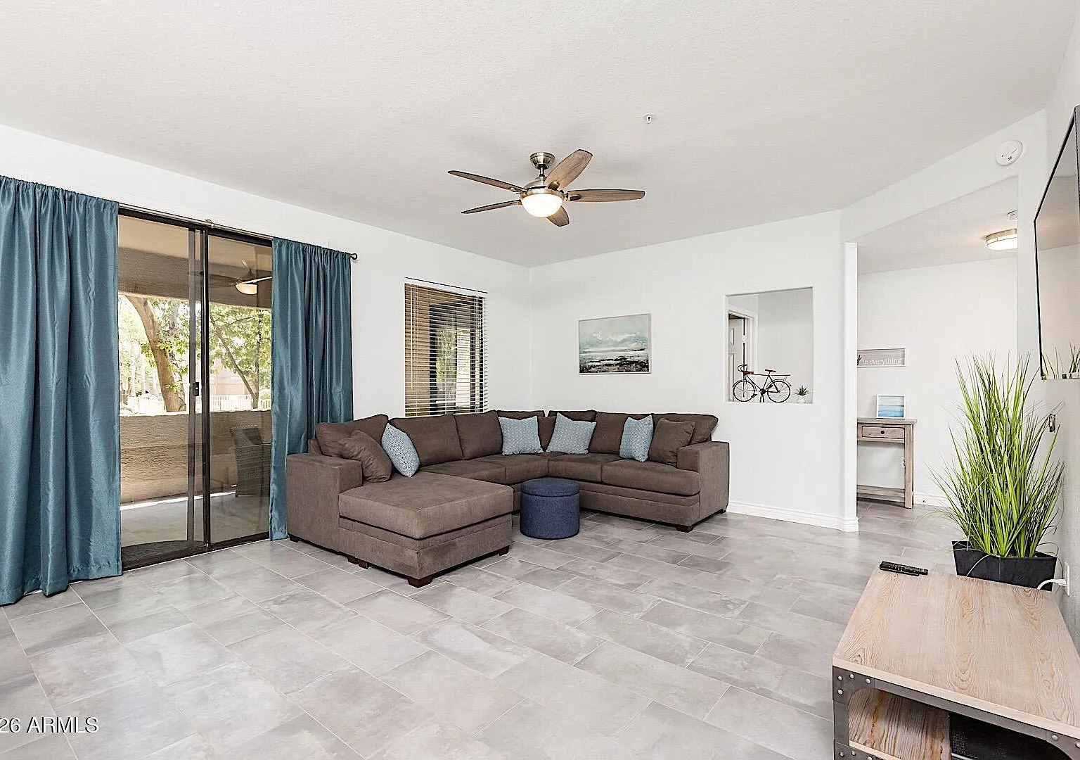 2 bed, 2.0 bath, 1302 sqft, $2,100 — Photo 3