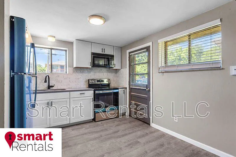 2 bed, 1.0 bath, 700 sqft, $1,099 — Photo 2