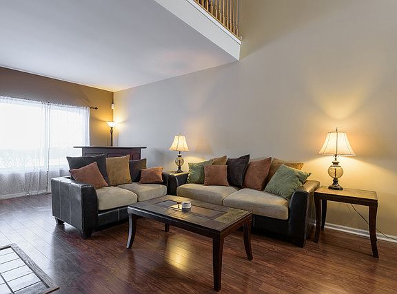 3rd image of 1076 Parkhill Cir #1076