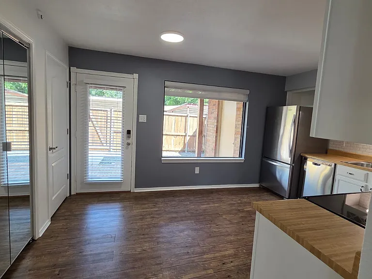 Colony Ct — Photo 5