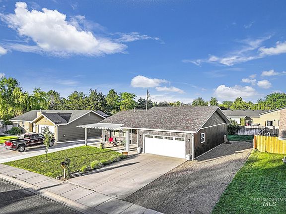 2nd image of 828 Cypress Way